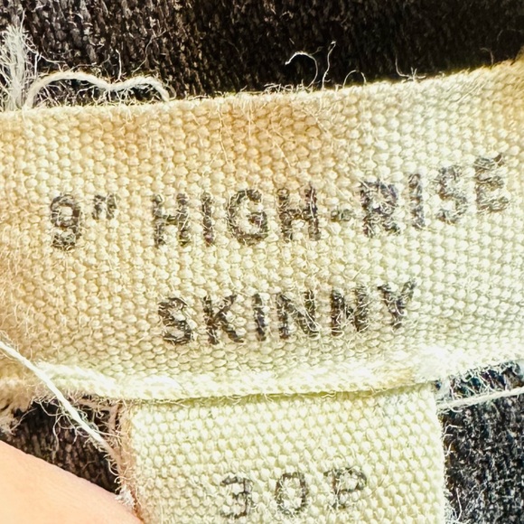 Madewell 9” High Rise Skinny Jeans Button Front Edition in Black Size 30P - Picture 8 of 8